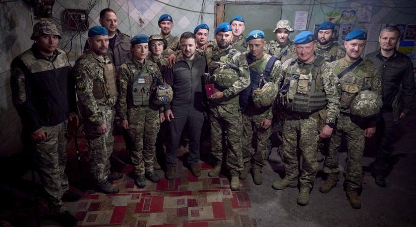 Zelenszkij közzétett egy frontvideót, az orosz fél pedig azonnal megírta a saját verzióját