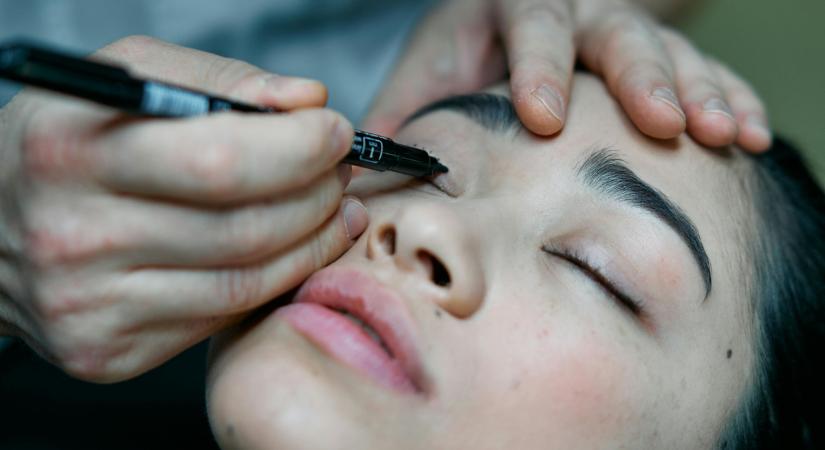 Rémálom a nyaraláson: Egy fiatal nő kómába esett a plasztikai műtétje után