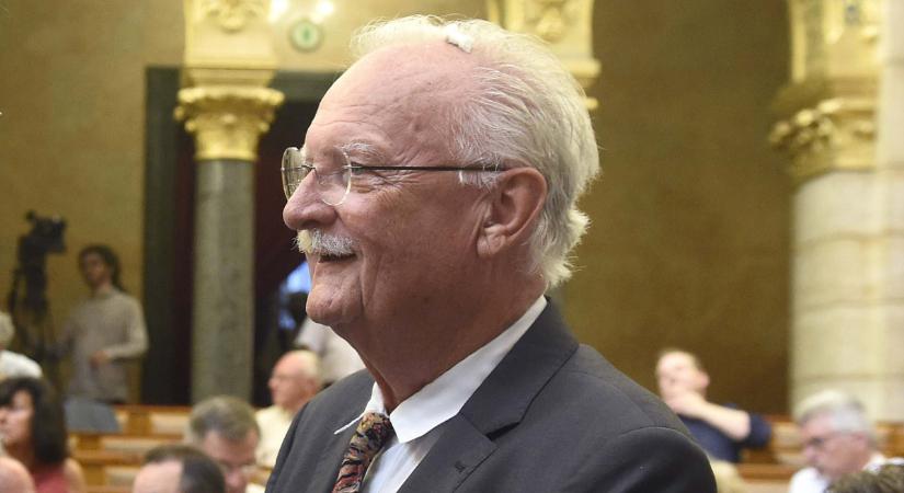 Elhunyt Balázs Péter