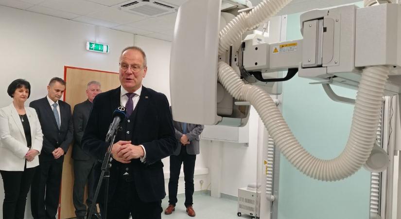 Röntgenkészülékkel gyarapodott az ajkai kórház