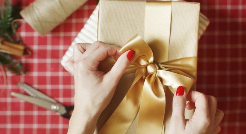 Mutatjuk, hogy kell tökéletes masnit kötni - Te áthurkolod, vagy nyuszifület csinálsz?