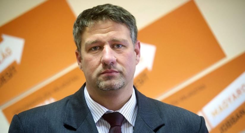 Hadházy Ákos feljelenti a magát lebuktató Simonka Györgyöt