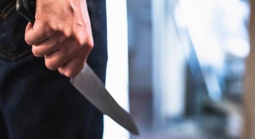 Bekattant és túszul ejtett két embert, miután eltűnt az elektromos cigarettája