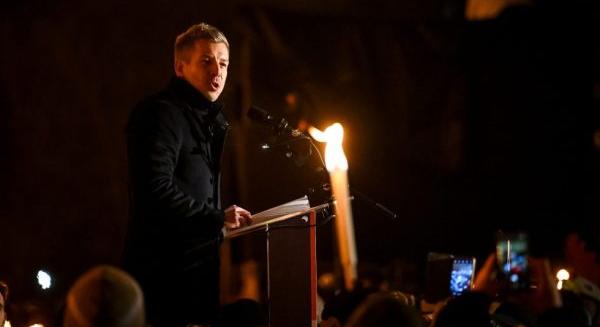 Magyar Péter beszéde: bejelentett egy sor gyermekvédelmi intézkedést, és azt követelte Orbánéktól, hogy vállalják végre a felelősséget
