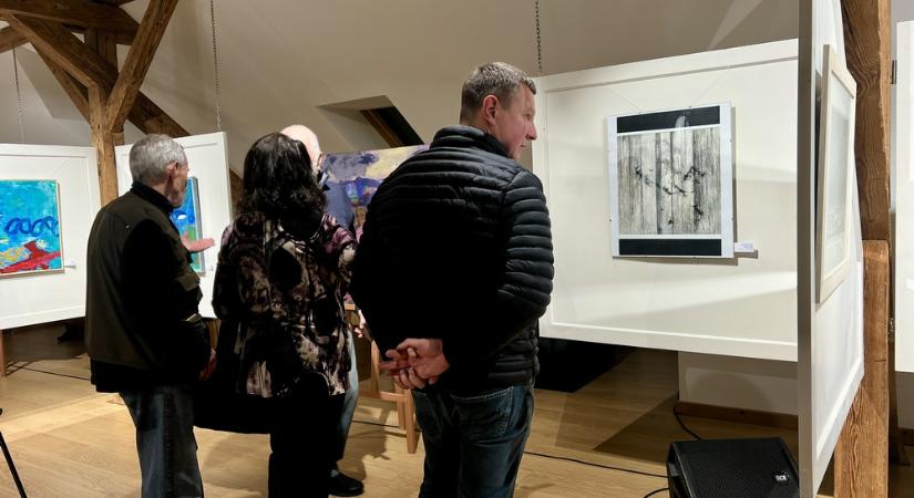 Közös tárlaton mutatkoztak be a Kárpátok Művészetéért és Kultúrájáért Egyesület alkotói