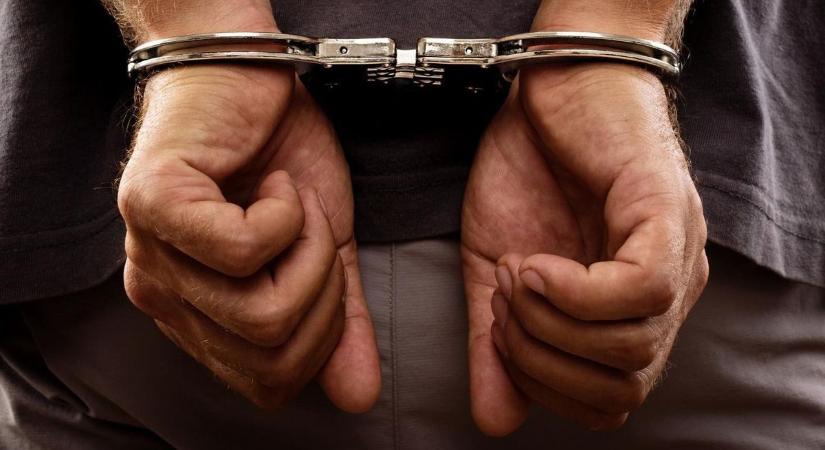 Több százezer forintot vett fel a megrendelőktől, de a munkát sosem végezte el