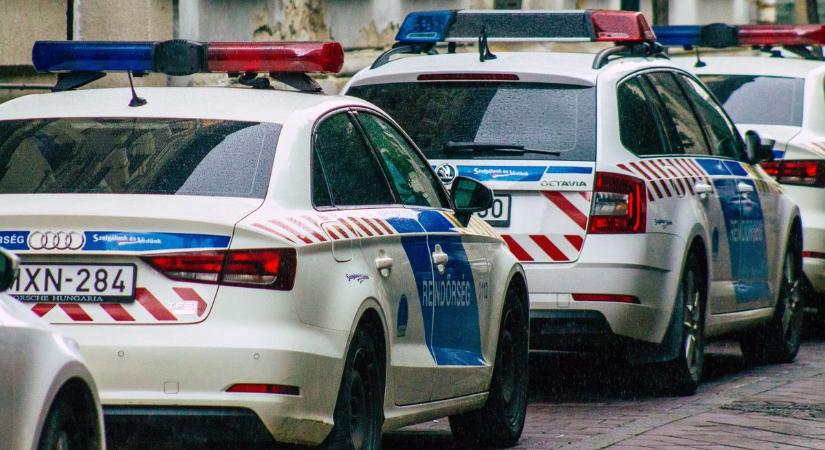 Nőnek öltözött férfit és egy 16 éves kislányt is keres a rendőrség