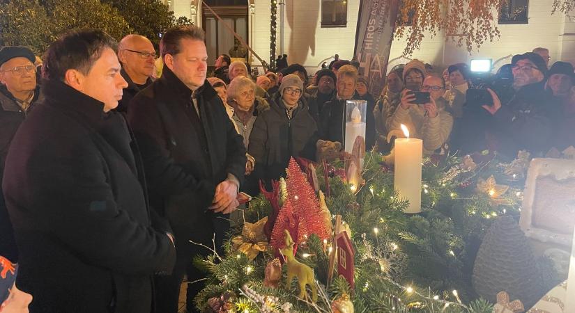 Az alpolgármesterek közösen gyújtották a harmadik gyertyát Kecskemét adventi koszorúján – fotók, videó