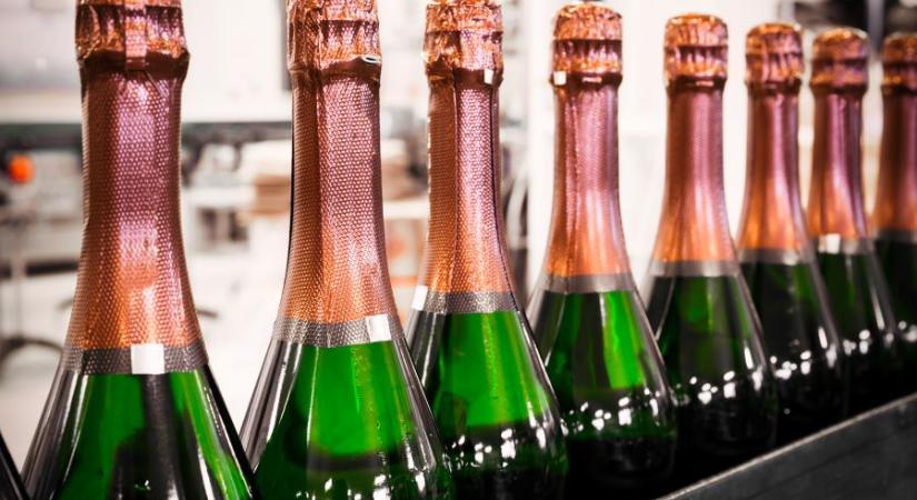A lockdown az angol szupermarketek pezsgőeladási adatain is nagyot javított