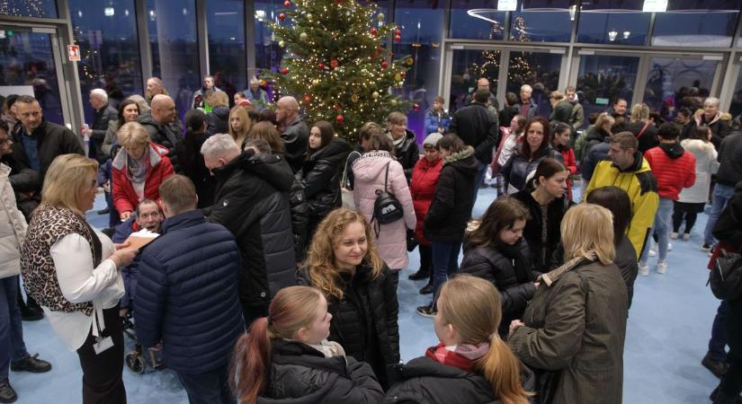 Fehérvár VIP Klub támogatásával közel kétszáz gyermek élvezhette a Frozen-showt