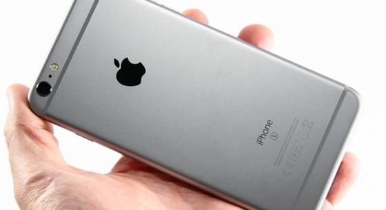 Milliárdokra perelik Olaszországban az Apple-t a régi iPhone-ok miatt