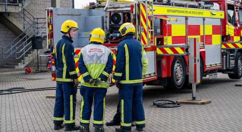 Rejtélyes robbanás történt egy ház kertjében, ketten meghaltak