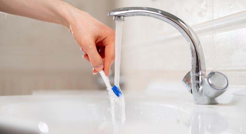 Hiába a rendszeres fogmosás, ha elköveted ezt a hibát – Egyetlen apró mozdulatot kell kerülni a fogorvos szerint