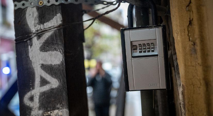 Szállásadók nyakán a kés: akár extra milliárdokat fizetnének, ha megmenti őket a kormány