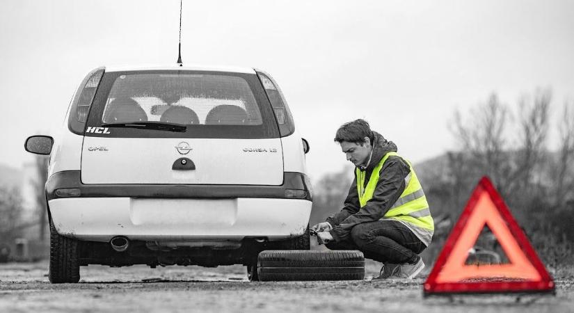 Autósok, ellenőrizzétek! Ezek a tartozékok már januártól kötelezőek