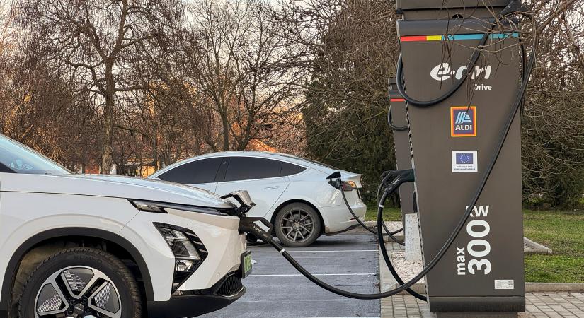 Így tölti autóját a magyar villanyautós