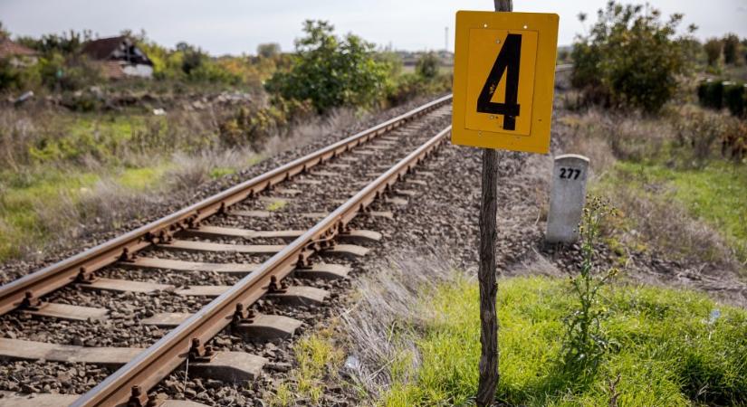 Taxis mentett meg egy idős nőt, aki azt hajtogatta, hogy vonat elé akar ugrani