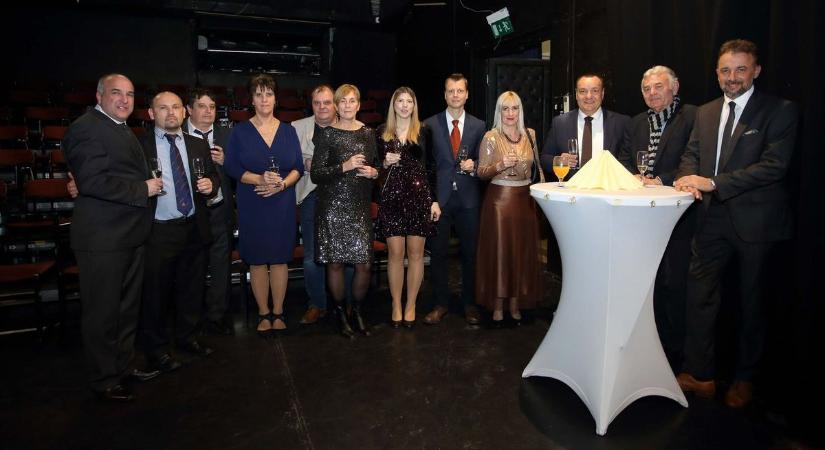 Hetven év, számtalan történet – Ünnepi gálaest a Dunaferr iskola jubileumán (videóval, galériával)