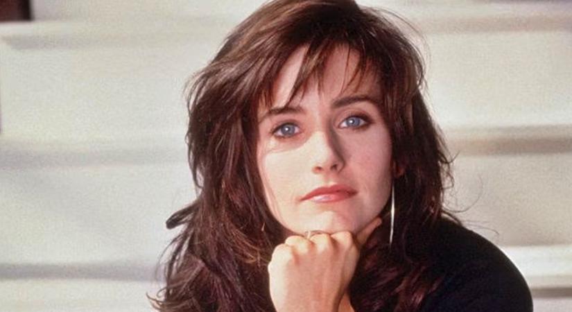 A 61 éves Courteney Cox mára teljesen felismerhetetlenné vált a sok plasztikától