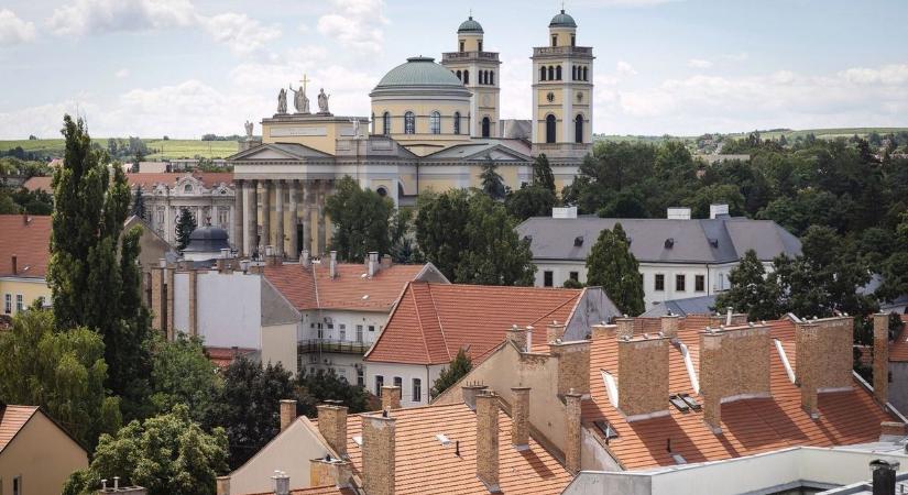 Nincs jobb szó, ebben az Eger melletti faluban kilőttek a házárak – így lett az ékszerdobozból extrém példa