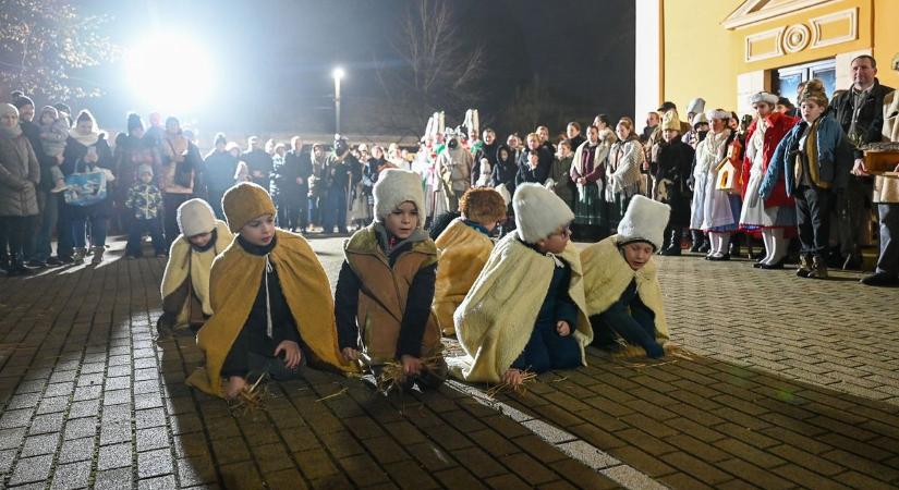 Nemzetközi betlehemes találkozót tartottak Gencsapátiban - sok-sok fotóval