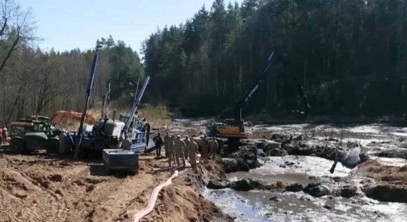 Lettország tőzegláppal védekezne az orosz tankok ellen