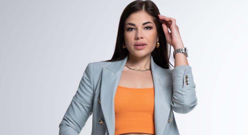 Hadházy Ákos szerint Gáspár Evelin egymillió forintos táskával utazott a moszkvai diplomáciai útra