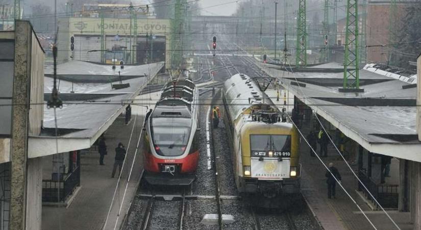 MÁV: vasárnaptól életbe lépett az éves ország- és vármegyebérlet