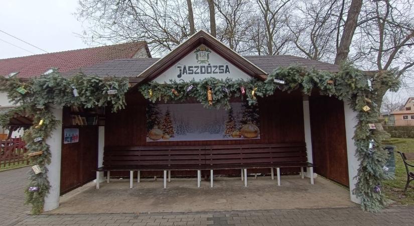 Természetellenes dolgot tettek egy buszmegállóba, mindenki örül neki
