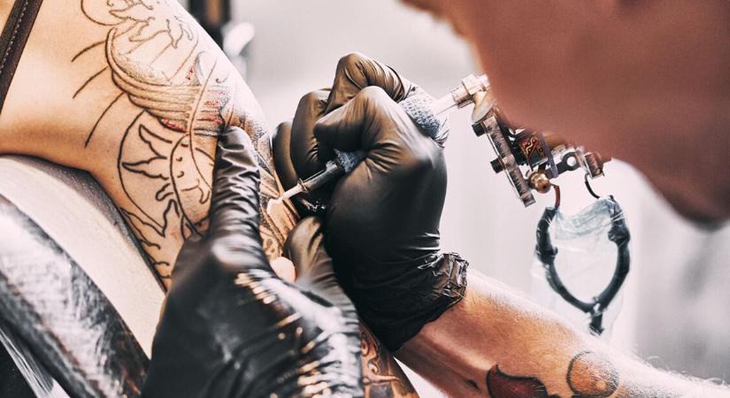 Tetoválás és bőrrák – két szín lehet különösen kockázatos