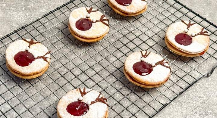 Porhanyós karácsonyi linzer: ha így dekorálod, igazán ünnepi lesz