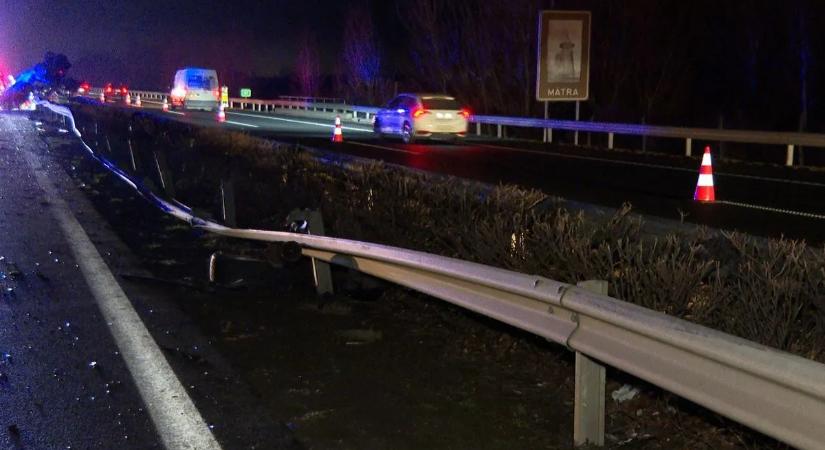 Húsz méteren át sodródott az autó a pályán, 26 éves volt az áldozat