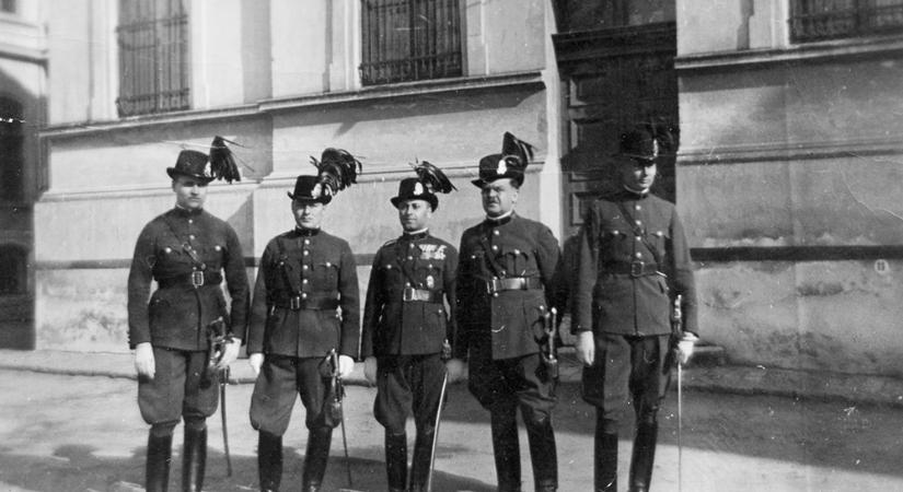 Végre! 80 év után újra csendőrök léptek Felvidék földjére!