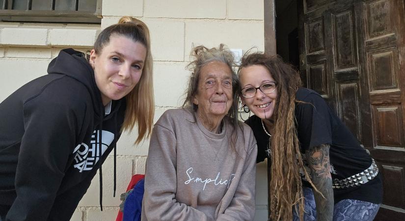 A legszebb ünnepi ajándék: Barbara, az extrém takarító mentette meg, a rákkal küzdő asszonyt – Fotók!