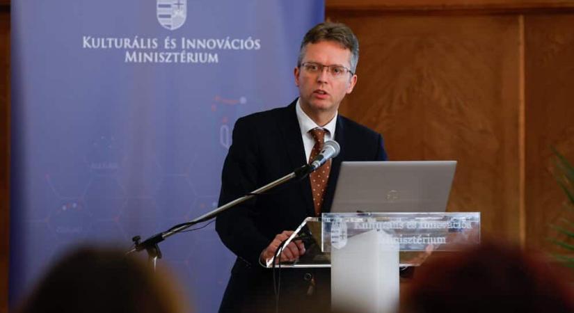 Hankó Balázs: 10%-al emelkedik a szakképzésben oktatók bére januártól