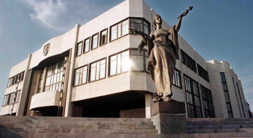 Tíz új politikai párt alakulását jelentették be Szlovákiában