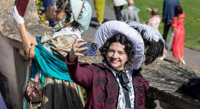 György-kori szobabicikli, proto-sisterhood és a boldogító nem – 250 éve született Jane Austen