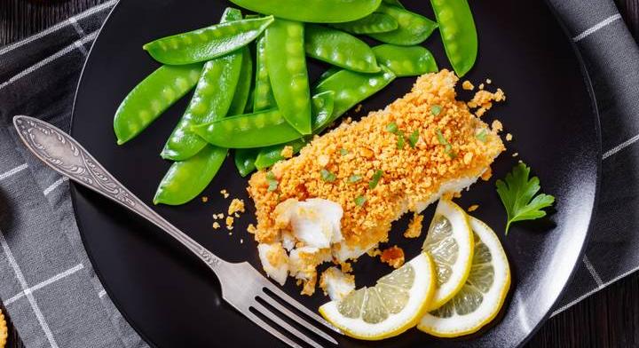 Pankomorzsában sült tőkehalfilé: vajon párolt borsóval készül az ünnepi fogás