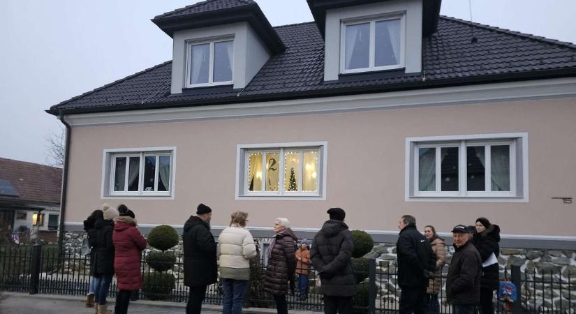 Lehet egy egész településnek közös adventi naptára? - Alsóőrnek ez nem okoz gondot