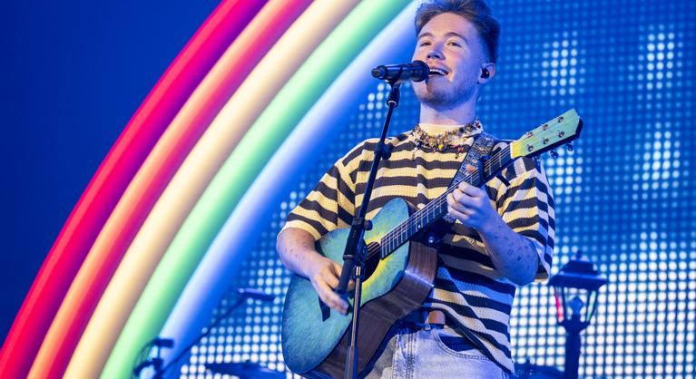 Hónapok óta nem tudjuk kiverni a fejünkből, mutatjuk a slágert, ami nem ereszt