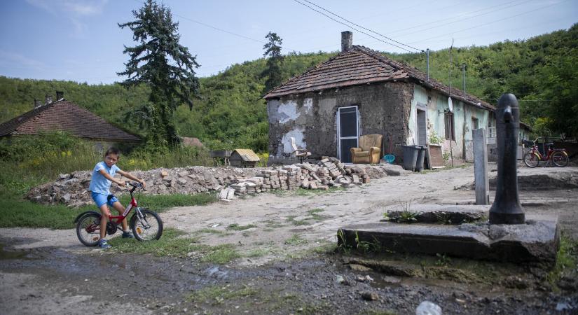 Vajon mit mondanának a kormánypárti képviselők, ha megkérdeznék őket, hogy az öregségi nyugdíjminimumból bérből meg tudnának-e élni?