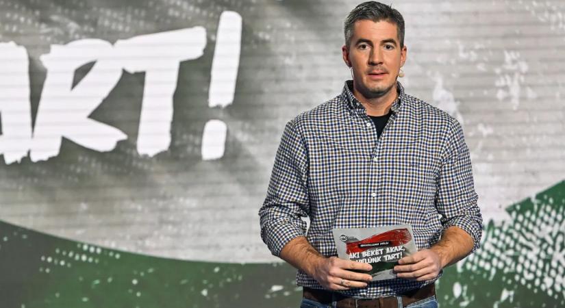 Kocsis Máté stand-up előadókhoz méltó módon tette helyre a brüsszeli tiszás tagozatot