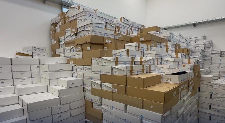 Orbán Viktor egy szobányi nemzeti konzultációs ívet visz magával Brüsszelbe