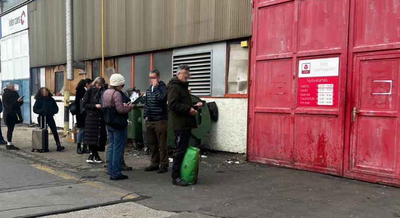 „Végül azt mondta az ügyfélszolgálat, az a biztos, ha mi megyünk ki érte a XXII. kerületi raktárba” – letérdelt a DPD karácsony előtt