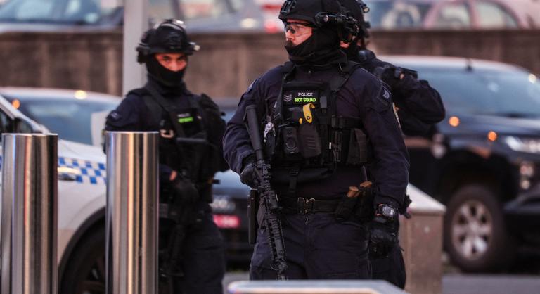 Lövöldözés Sydney ikonikus strandján, több halálos áldozata is lehet a támadásnak