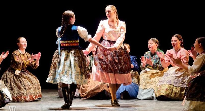 Egészen jól "tekeredtek" a fiatal zalai táncosok (galéria)