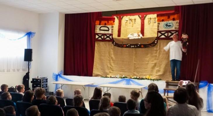 Vándormanók karácsonyi bábelőadása 