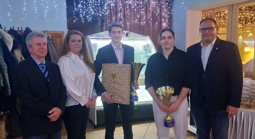 Az év legjobbjait díjazták az Alba Volán öttusa szakosztály évzáróján