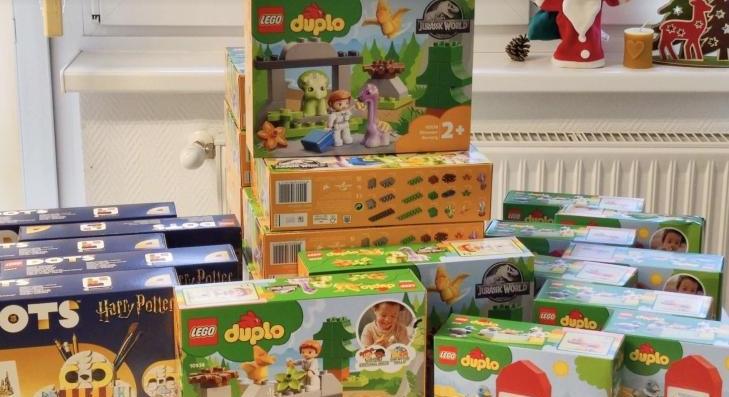 Ajándékot kaptak a gyerekek a Hatvani Kórházban 