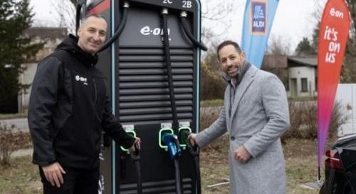 Bővíti közös elektromosautó-töltőhálózatát az ALDI és az E.ON